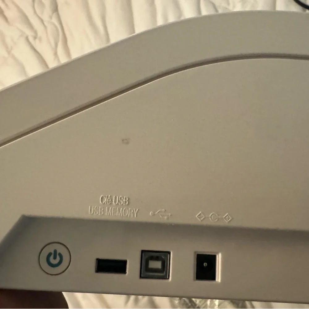 Silhouette USB-Enabled Device in White (3rd generation) - Picture 3 of 7